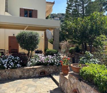 Selinia Apartment | Studio with garden