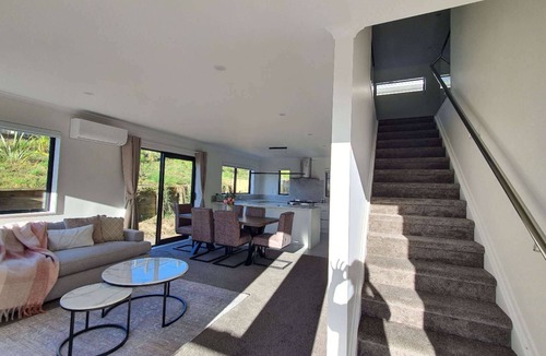Hamilton House | Stunning 3 Bedrooms House Close to University