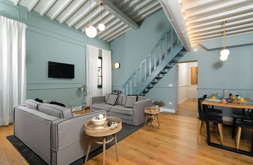 San Lorenzo Apartment | STUNNING BLUE FLORENCE