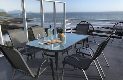 Devonport House | Stunning Coles Beach with amazing ocean views and short stroll to the beach.