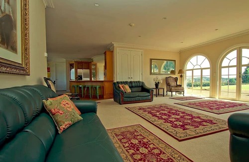 Hamilton Cabin | Stunning Countryside Getaway in Hamilton, North Island
