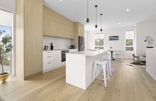 Paraparaumu House | Stunning executive family home! Ocean views, 2 min walk to the beach, elevator!