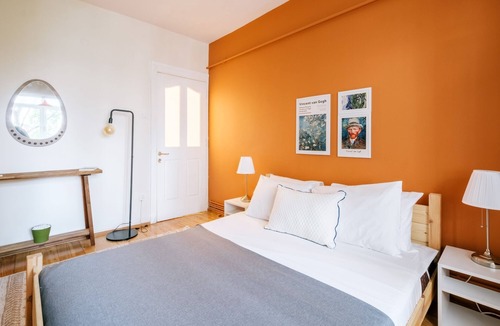 Sisli Apartment | Stunning Flat with Balcony 5 min walk to Nisantasi