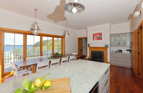 Tawharanui House | Stunning House in the heart of Matakana Wine Country