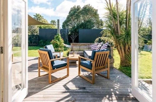 Oneroa House | Stunning, island time holiday retreat