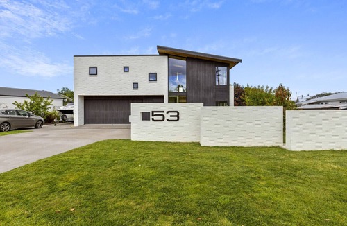 Hilltop House | Stunning Lakeview Home/Chef`s Kitchen/Hilltop