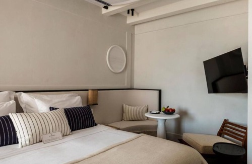 Drafaki Hotel | Stunning Luxury Suite w/Infinity Pool & Stunning Sea Views for Romantic Trips