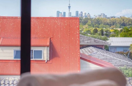 Mount Albert House | Stunning Mount Albert 2 Bed