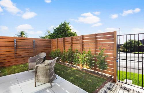 Pukekohe House | Stunning New 2BR Luxury in Pukekohe - WiFi Netflix