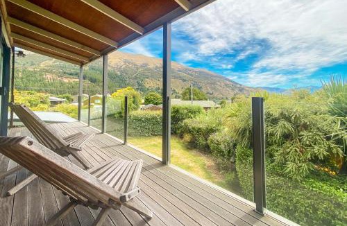 Lake Hawea House | Stunning Panoramic Lake Hawea Views 5 Bedrooms