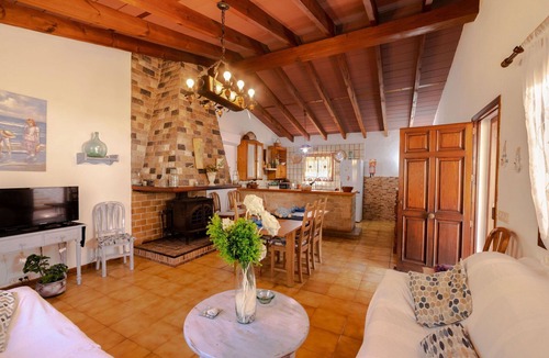Escorca House | Stunning private villa for 6 people with WIFI, A/C, TV and patio