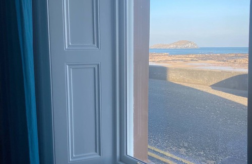 North Berwick Apartment | Stunning sea views, dog friendly holiday accommodation in North Berwick