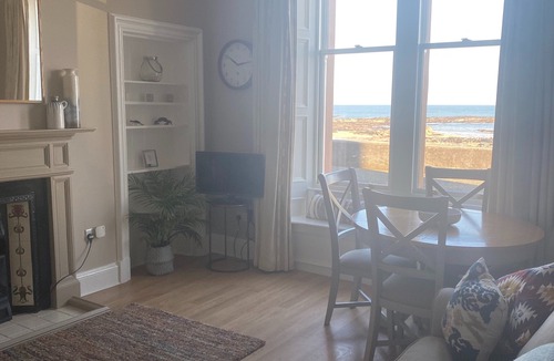 North Berwick Apartment | Stunning sea views, dog friendly holiday accommodation in North Berwick