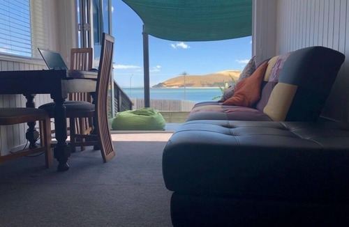 Omapere House | Stunning views with beach access across the road.