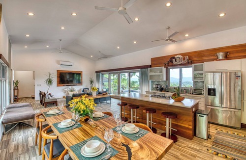 Villarreal House | Stunning Villa w/Infinity Pool, Hot Tub, Entertainment Rooms & Beach Club Access