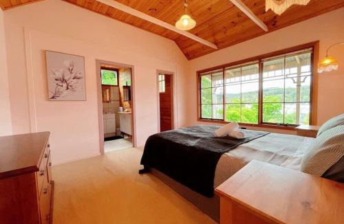 Kettering House | Stunning Water front view House at Kettering