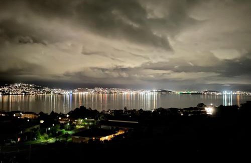 Tranmere Apartment | Stunning water view home in Hobart