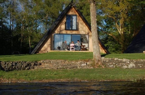Port of Menteith Ski Chalet | Stunning Waterfront Lodge