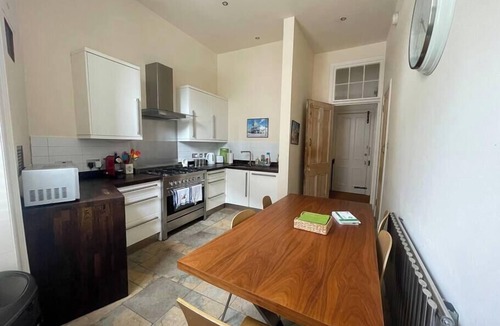 Glasgow Westend Apartment | Stunning West End Flat!