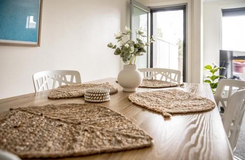 Ravenswood Apartment | Stylish and Spacious Launceston Villa + Free Wifi