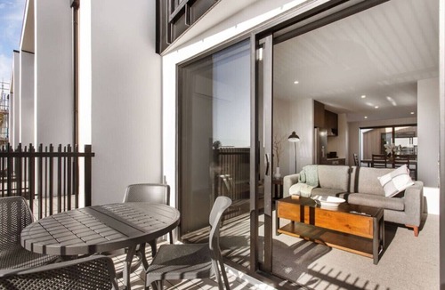 Addington Apartment | Stylish Brand New Sunny 3Bdrm 3Bth garage sleeps 6