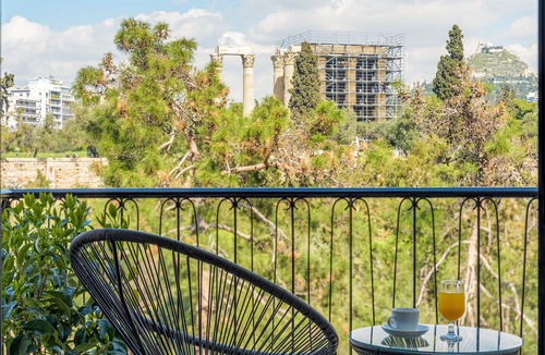 Mets Apartment | Stylish flat overlooking the temple of Zeus
