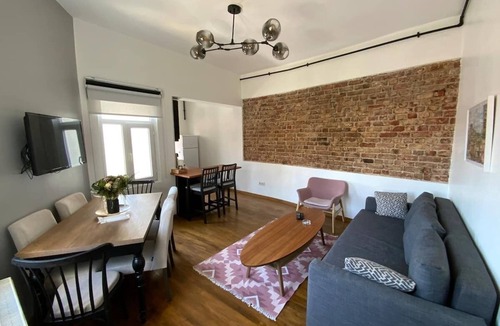 Galata Apartment | STYLISH FLAT w/OLD TOWN VIEW 3 BR/2 BA ELEVATOR&AC