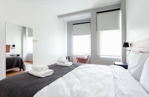 Galata Apartment | STYLISH FLAT w/OLD TOWN VIEW 3 BR/2 BA ELEVATOR&AC