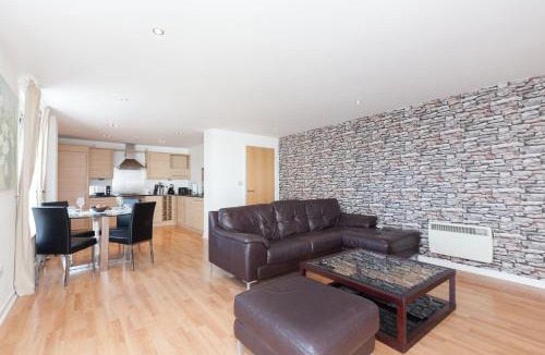 Newhaven Apartment | Stylish Garden View Apartment