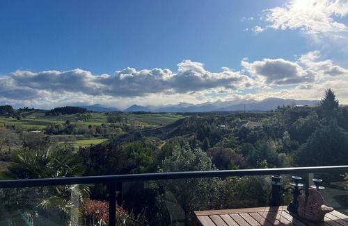 Tasman House | Stylish Home with Tasman Summer Views