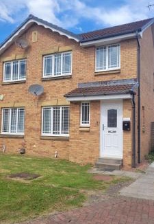 Pollokshaws House | Stylish, Modern 3 bedroom house, free parking x 2