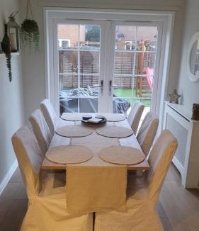 Pollokshaws House | Stylish, Modern 3 bedroom house, free parking x 2