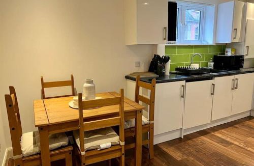 Dundee Apartment | Stylish, Modern Home in Central Dundee Sleeps 4