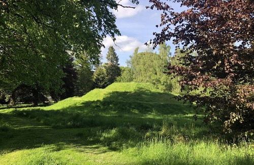 Kirkton Manor House | Stylish Scottish, book-filled getaway with beautiful walks
