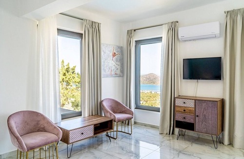 Agios Nikolaos Villa | Stylish Sea View Villa, A/C, Private Pool, Panoramic Vistas - Just 4 mins drive from Elounda!