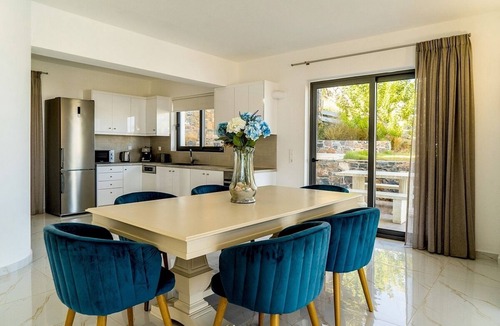Agios Nikolaos Villa | Stylish Sea View Villa, A/C, Private Pool, Panoramic Vistas - Just 4 mins drive from Elounda!