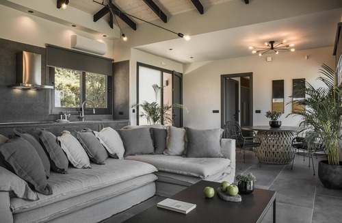 Sarlata Villa | Stylish Single Storey 2-Bed Villa, A/C, Private Pool & Sea Views close to Amenities and Beaches!