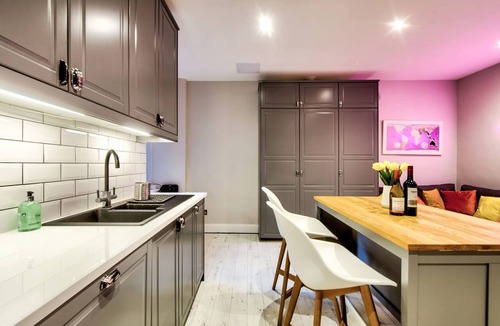 Finnieston Apartment | Stylish & Spacious 3 Bedroom Apt in Finnieston, West End