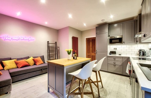 Finnieston Apartment | Stylish & Spacious 3 Bedroom Apt in Finnieston, West End