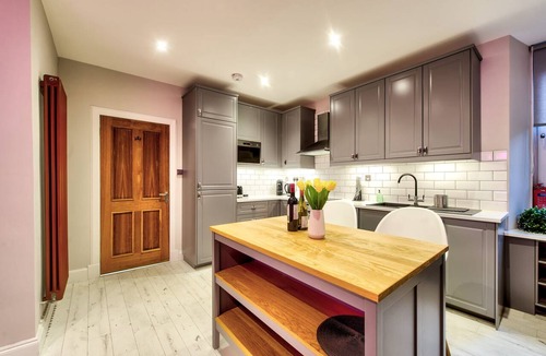 Finnieston Apartment | Stylish & Spacious 3 Bedroom Apt in Finnieston, West End
