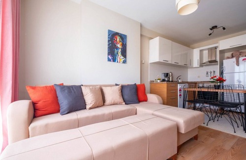 Atasehir Apartment | Stylish Studio Flat with City View in Atasehir