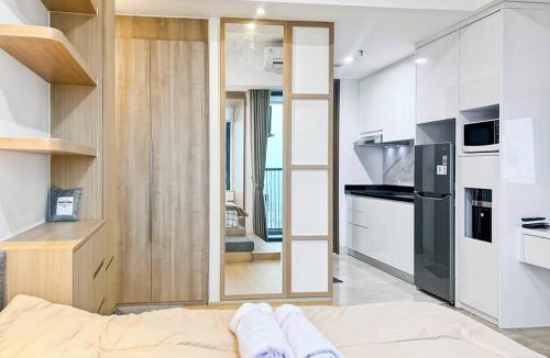 Jakarta Apartment | Stylish Studio SouthGate Apt with Pool, Gym, Netflix by 2ndHome