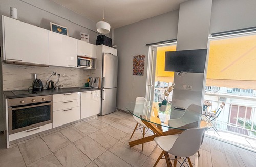 Kinosargous Apartment | Stylish Studio Steps from the Acropolis- Cielo Homes