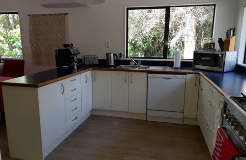 Waipapa House | Subtropical Hideaway: 1 acre Fenced gated property with caretaker studio 3 dogs