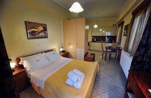 Trifylia House | Suite Apartment Beachfront Kalo Nero Beach