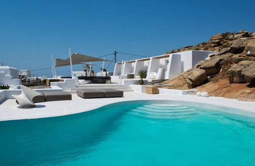 Tourlos Villa | Suite Ruby one bedroom suite with shared pool in Agia Sofia
