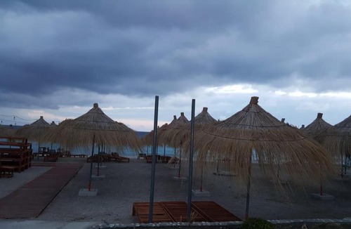 Qazim Pali Hotel | Summer Land