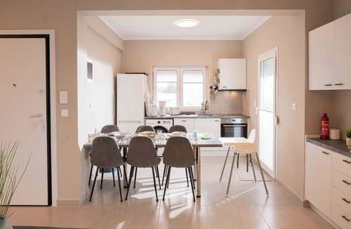 Neoi Epivates Apartment | Sun, beach & city flair - your retreat near Thessaloniki - 8min to the airport