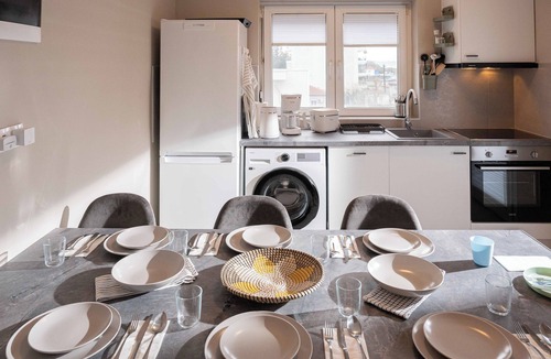 Neoi Epivates Apartment | Sun, beach & city flair - your retreat near Thessaloniki - 8min to the airport