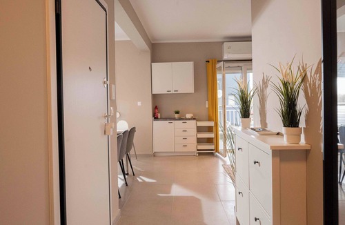Neoi Epivates Apartment | Sun, beach & city flair - your retreat near Thessaloniki - 8min to the airport